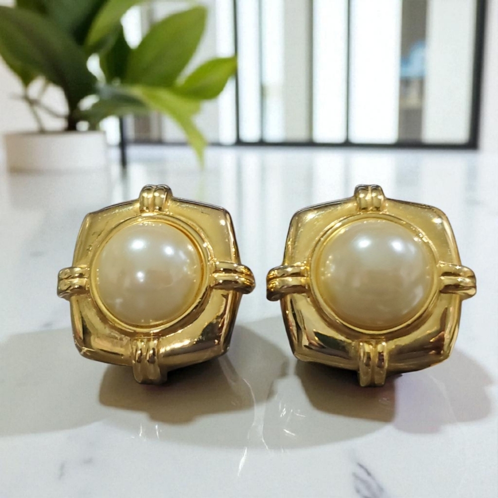BLANCA Vintage 80s Chunky Gold & Pearl Clip-on Earrings